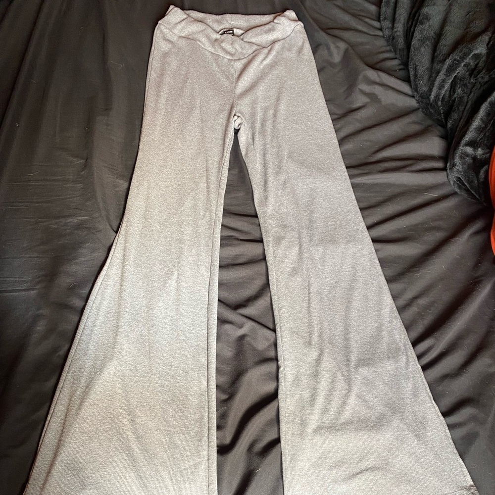 SHEIN extra small gray cross cut flare leggings